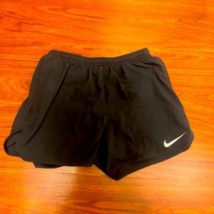 Nike black 5” workout short w/brief